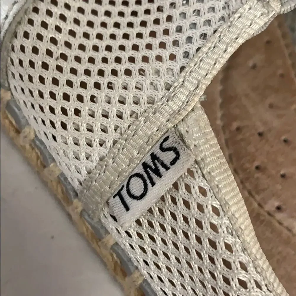 TOMS ESPADRILLE PLATINUM &‎ MESH FLATS SIZE 7:5